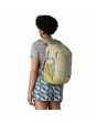 Mujer con Mochila Patagonia Refugio Daypack 26L Weathered Stone Unisex