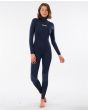 Mujer con traje de neopreno con cremallera en el pecho Rip Curl Dawn Patrol 5/3 azul marino