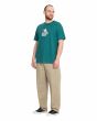 Hombre con pantalón de cintura elástica Volcom Freazy Loose Caqui corte loose tapered