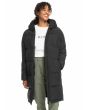 Mujer con parka acolchada con capucha Roxy Test of Time en Negro Antracita abierta