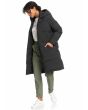 Mujer con parka acolchada con capucha Roxy Test of Time en Negro Antracita bolsillo