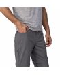 Hombre con Pantalón de senderismo convertible Patagonia M's Quandary Forge Grey bolsillo