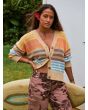 Mujer con cárdigan Roxy Cosmic Coast Stripes multicolor lifestyle