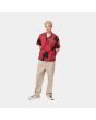 Hombre con Camisa de manga corta Carhartt WIP Geo Shirt roja frontal