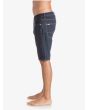 Hombre con pantalón corto vaquero Quiksilver Revolver Rinse azul izquierda