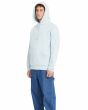 Hombre con sudadera de capucha Volcom Single Stone Azul Celeste capucha puesta