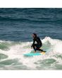 Hombre surfeando con Tabla de Surf Softboard Zeus Dolce 7'0 55,12L Mini Malibú Thruster Futures 