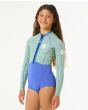 Niña con traje de neopreno corto Rip Curl Junior G Bomb 1.5mm Spring con cremallera frontal Azul izquierda