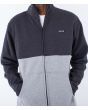 Hombre con Chaqueta tipo sudadera con forro polar de borreguillo Hurley Alps Block Crew gris y negra bolsillos