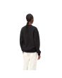 Mujer con sudadera Carhartt WIP Women's Carhartt Sweat negra con logo blanco posterior