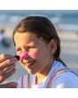 Niña con Protector solar de barra Sun Zapper Zinc Stick SPF 50+ color Rosa