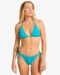 Mujer con Top de Bikini Triangular Billabong Sol Searcher Multi Azul Blue Lagoon