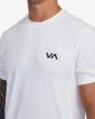 Hombre con Top de manga corta RVCA VA Sport Vent Blancologo VA pecho
