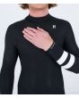 Hombre con traje de surf con cremallera en la espalda Hurley Advant 4/3mm Fullsuit Negro manga