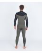 Hombre con traje de surf con cremallera en el pecho Hurley Advant 4/3mm Fullsuit verde y negro psoterior