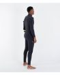 Hombre con traje de surf Hurley Plus 4/3mm Fullsuit Negro-Lemon derecha