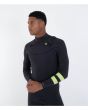 Hombre con traje de surf Hurley Plus 4/3mm Fullsuit Negro-Lemon frontal