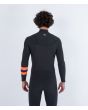 Hombre con traje de surf con cremallera en el pecho Hurley Plus 3/2mm negro grafito espalda