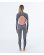 Mujer con traje de surf con cremallera en el pecho Hurley Plus 4/3mm negro grafito interior posterior
