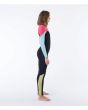 Mujer con Traje de surf Hurley Advant 4/3mm Fullsuit Spiced Coral derecha