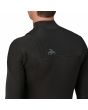 Hombre con traje de surf con cremallera frontal Patagonia R3 Yulex Regulator Negro logo espalda