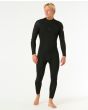 Hombre con Traje de neopreno Rip Curl Dawn Patrol 4/3mm Back Zip en color negro frontal