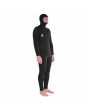 Hombre con Traje de neopreno con capucha y cremallera en el pecho Volcom Modulator 4/3mm negro lateral