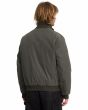 Hombre con Cazadora Volcom Damerman Bomber color negro Rinsed Black  espalda