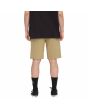 Hombre con pantalón corto híbrido Volcom Frickin Cross Shred Static 20' Caqui Oscuro posterior
