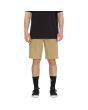 Hombre con pantalón corto híbrido Volcom Frickin Cross Shred Static 20' Caqui Oscuro