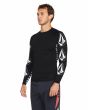 Hombre con camiseta de protección solar de manga larga Volcom Surf Vitals J Robinson Negra lateral