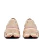 Zapatillas de running On Cloudmonster color beige y rosa para mujer talón