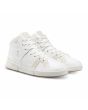 Zapatillas de media caña On The Roger Clubhouse Mid blancas y beige para hombre frontal