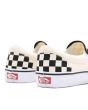 Zapatillas de lona Vans Classic Slip blancas con estampado checkerboard negro y blanco Unisex posterior