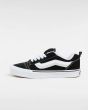 Zapatillas Vans Knu Skool Negras y Blancas Unisex izquierda
