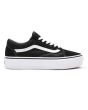 Zapatillas con plataforma Vans Old Skool en color negro y banda lateral sidestripe blanca derecha