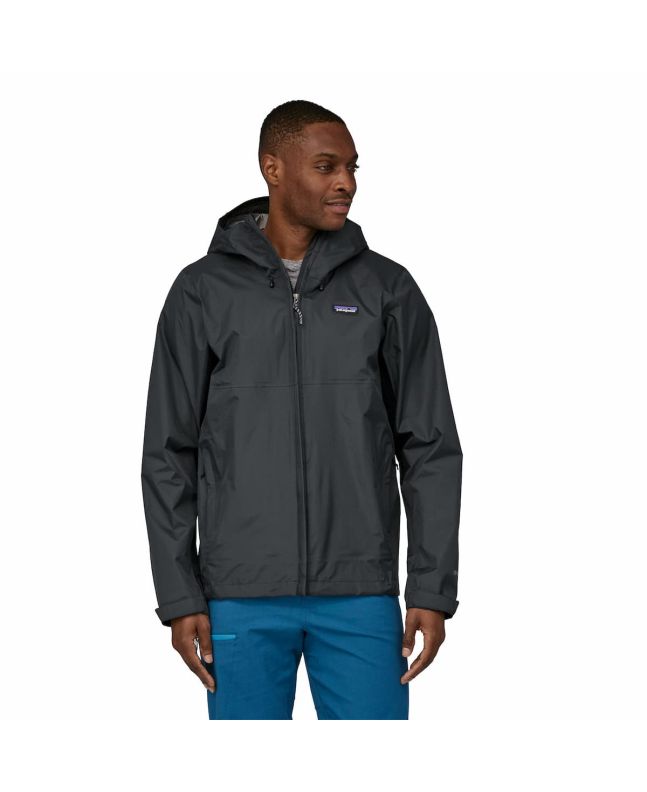 Hombre con Chubasquero plegable Patagonia M's Torrentshell 3L negro