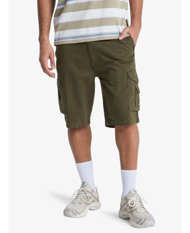 Hombre con bermudas Quiksilver Crucial Battle Cargo Verdes