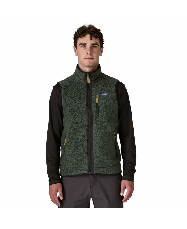 Hombre con chaleco de forro polar Patagonia Retro Pile Fleece Vest Verde
