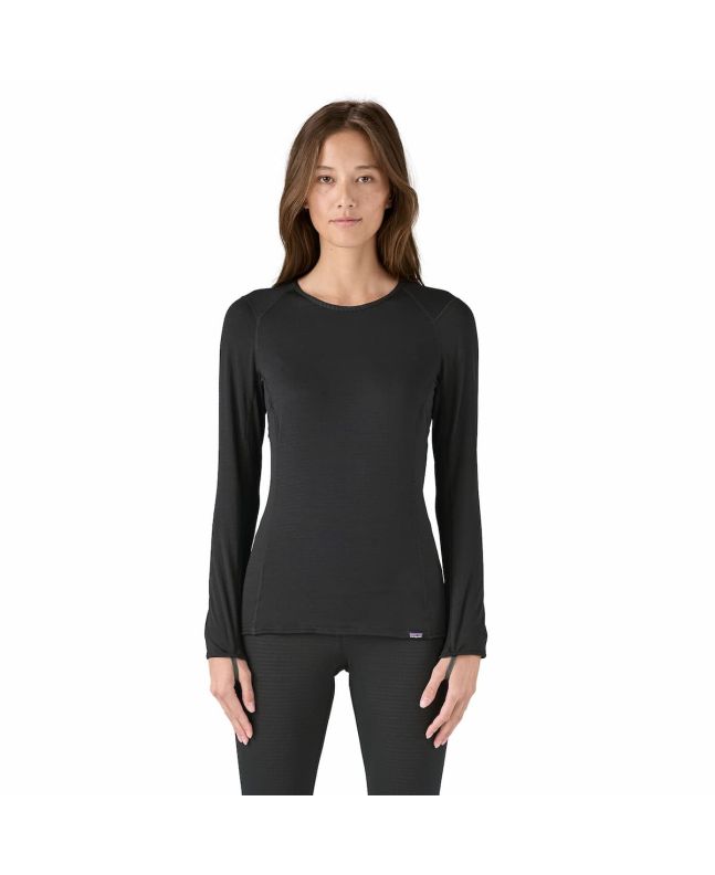Mujer con Camiseta Patagonia Capilene Thermal Weight Negra