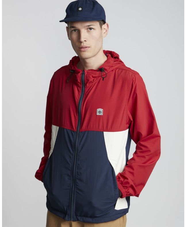 Hombre con chaqueta impermeable Element Koto roja