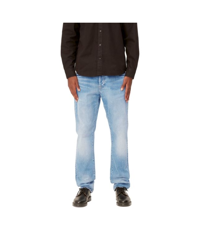 Hombre con pantalón vaquero Carhartt WIP Klondike Azul Aclarado