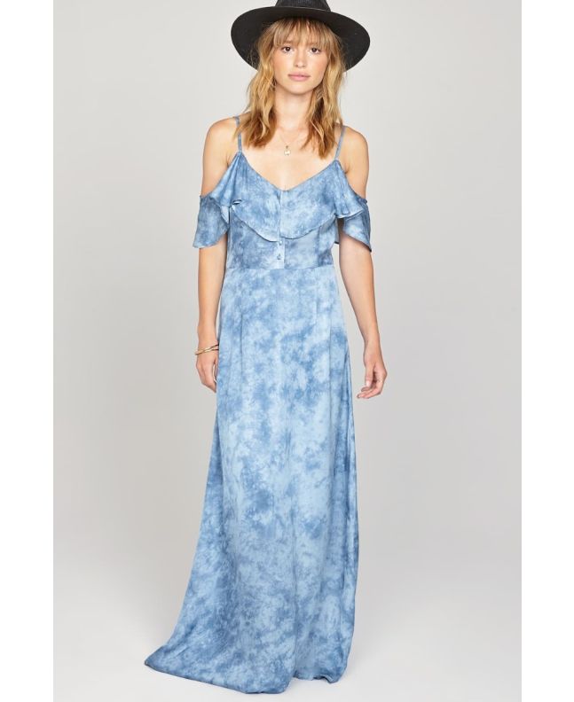 Mujer con maxivestido Amuse Society Lost Paradise azul 