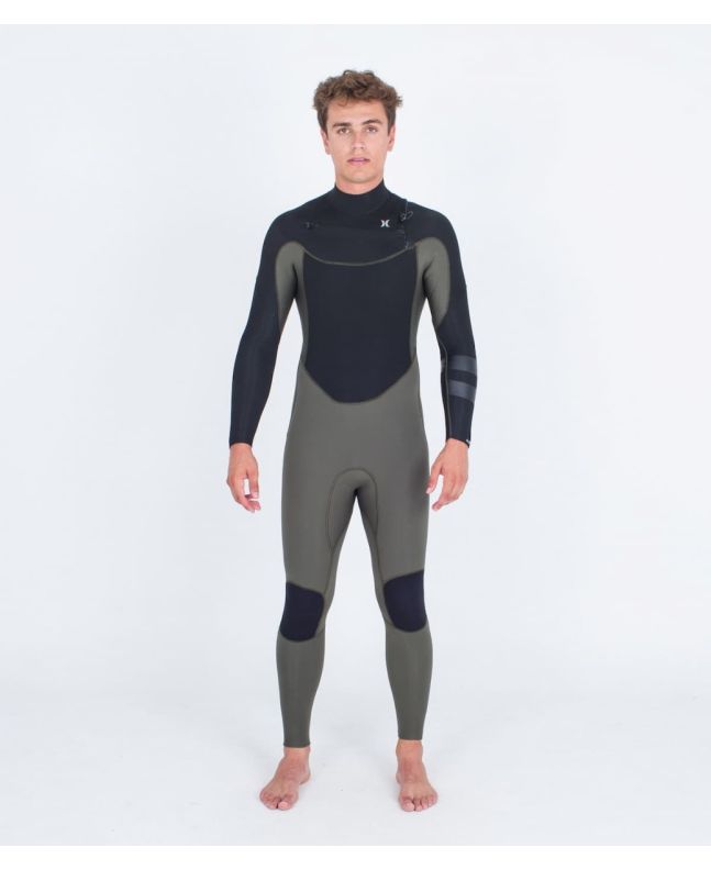 Hombre con traje de surf con cremallera en el pecho Hurley Advant 4/3mm Fullsuit verde y negro