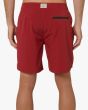 Hombre con Bañador Boardshort Deus Ex Machina Elite 2.0 Rojo posterior