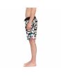 Hombre con bañador Volcom Lido Print Scallop Mod 19'' Negro y Blanco izquierda