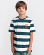 Chico con camiseta de manga corta Rodrigo turquesa con rayas blancas