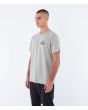 Hombre con camiseta de manga corta Hurley Everyday Explore Deserted Sandstorm izquierda