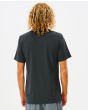 Hombre con Camiseta técnica de protección solar de manga corta Rip Curl Search Series UV negra posterior