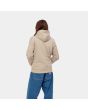 Hombre con sudadera de capucha Carhartt WIP Script Embroidery Sweatshirt beige con logo negro espalda